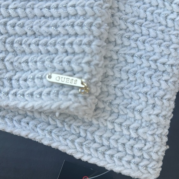 New GUESS Women’s 🧣 Scarf - Picture 8 of 8
